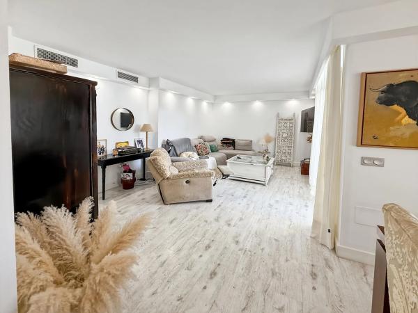 Квартира на продажу на  Avenida Miramar, Фуэнхирола photo 2