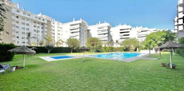 Квартира на продажу на  Avenida Miramar, Фуэнхирола photo 2