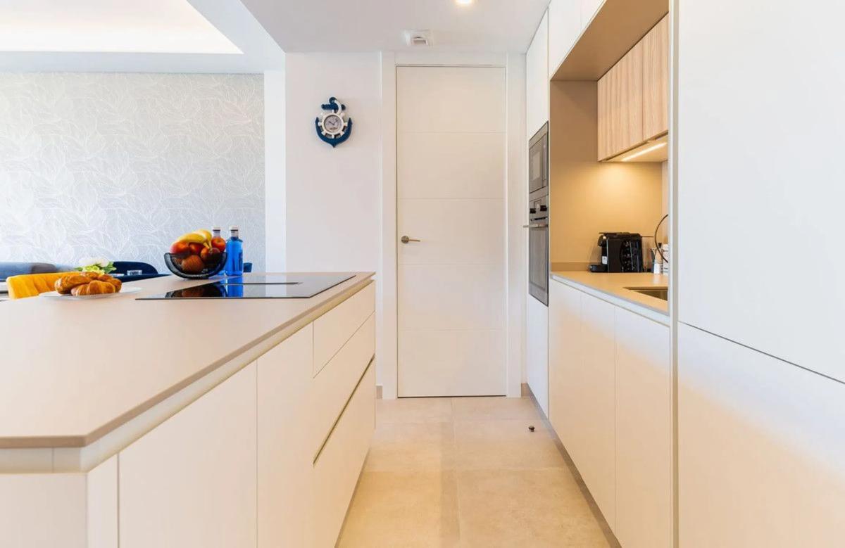 Продажа квартиры на Calle Méndez Núñez, Фуэнхирола
photo 2