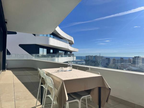 Piso en venta en Calle Alicia, Fuengirola
photo 1