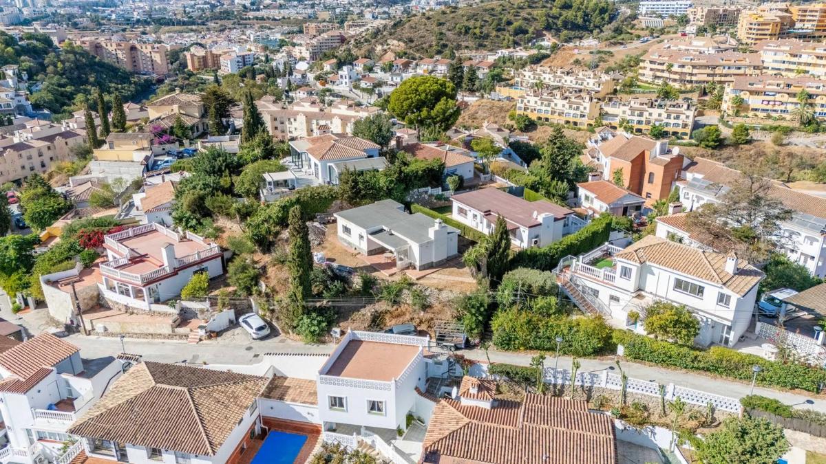 Sprzedaż niezależnego domku jednorodzinnego w  Calle Manzanilla, 4, Fuengirola photo 2