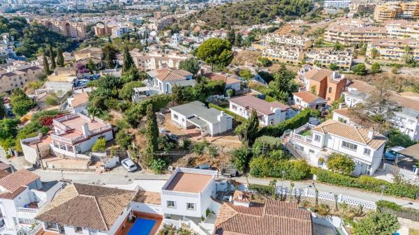 Chalet independiente en venta en Calle Manzanilla, 4, Fuengirola
thumbnail 1