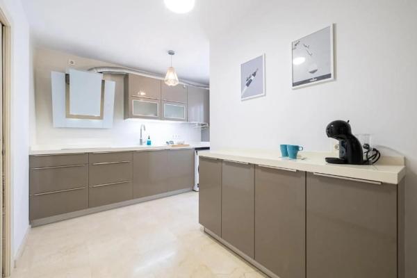 Piso en venta en Zona Puerto Deportivo, Fuengirola
thumbnail 2