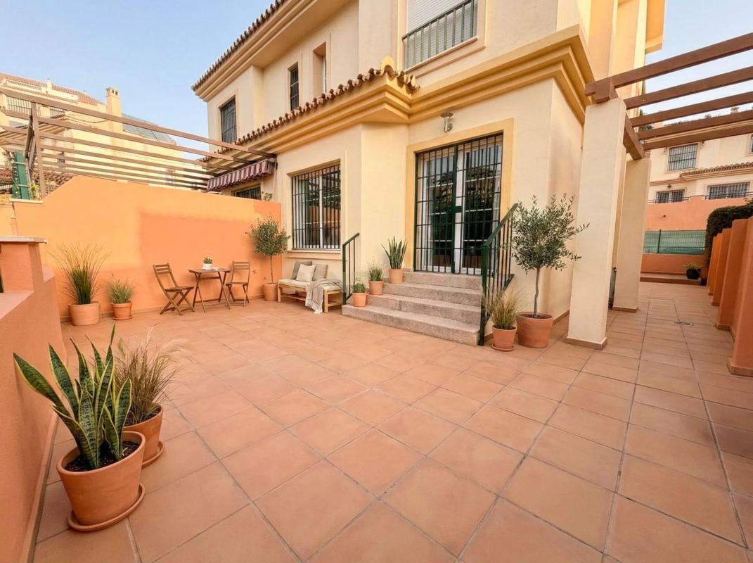 Sprzedaż szeregowego domku w Calle Agustína de Aragón, 20 , Fuengirola photo 1