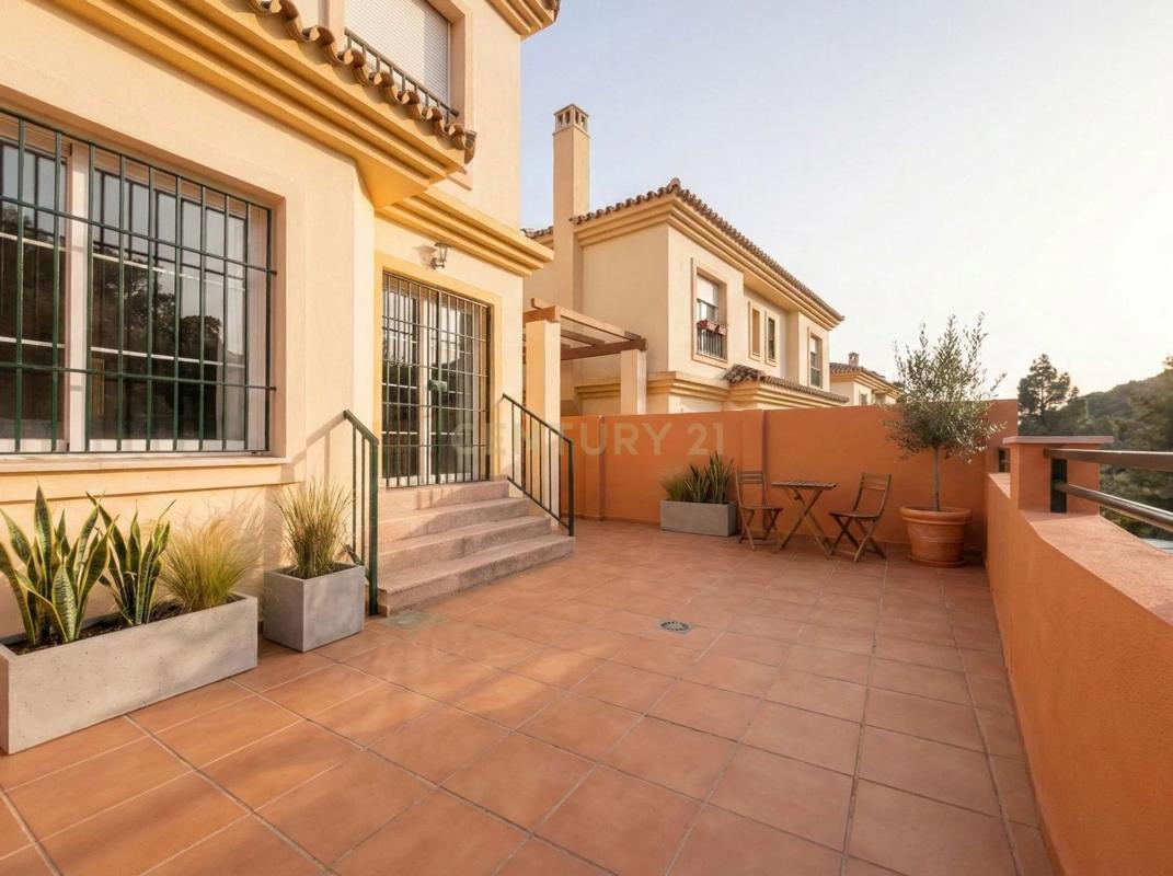 Sprzedaż szeregowego domku w Calle Agustína de Aragón, 20 , Fuengirola photo 2