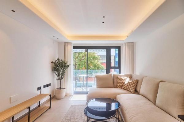 Piso en venta en Avenida Condes de San Isidro, Fuengirola
thumbnail 1