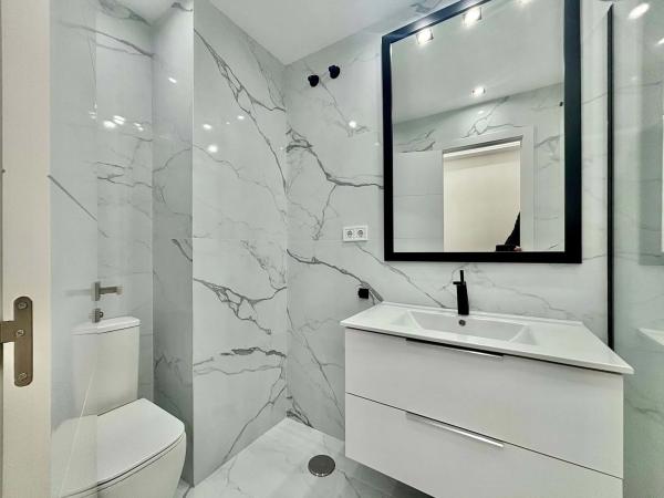 Piso en venta en Calle Antonio Rubio Torres, Fuengirola
 photo 1