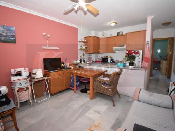 Piso en venta en Calle Santa Fe, Fuengirola
photo 1