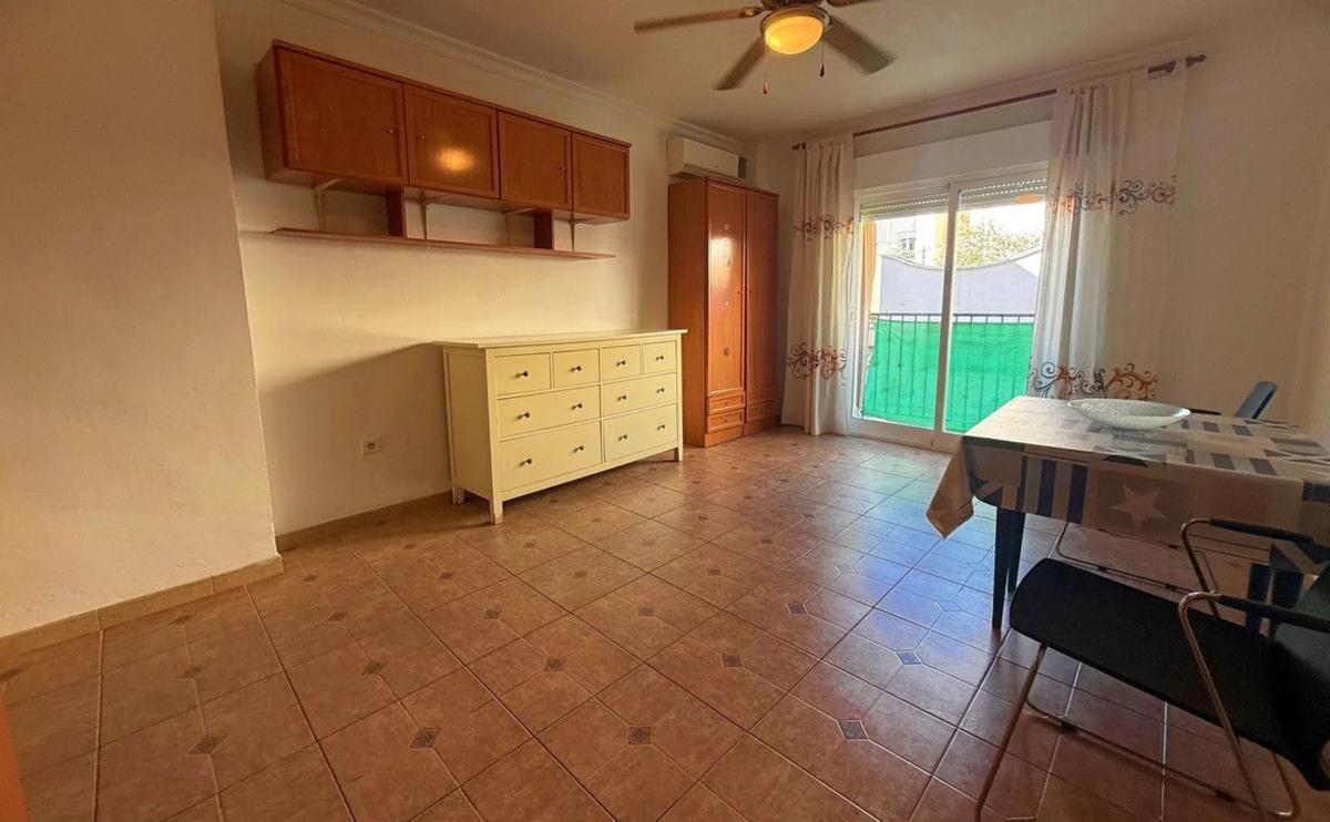 Venta de estudio en Calle Santísima Trinidad, Fuengirola photo 4
