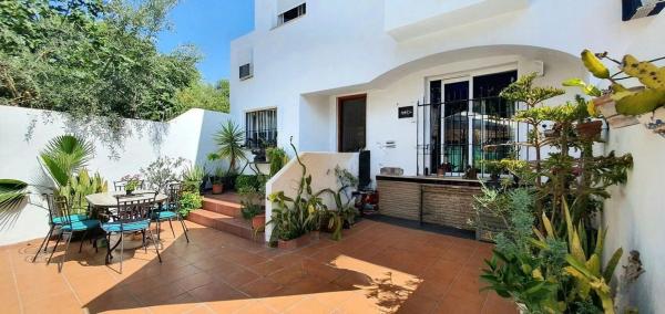 Chalet adosado en venta en  Calle Colina Blanca, 1 , Fuengirola photo 1