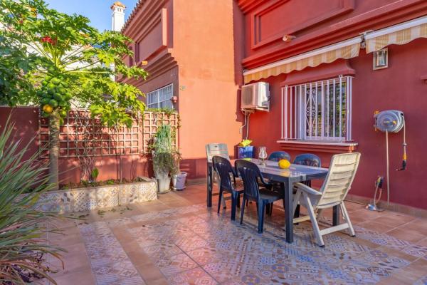 Chalet independiente en venta en Calle Nardos, Fuengirola
 photo 2
