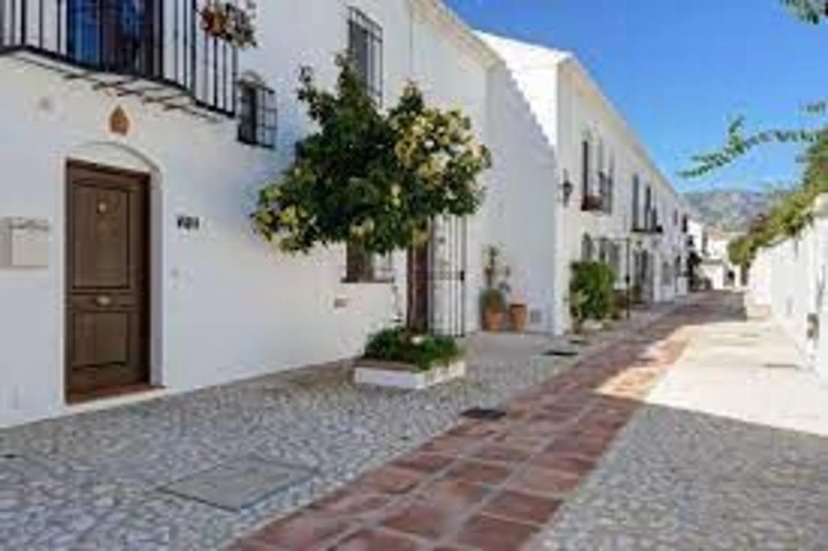 Venta de chalet adosado en  Centro Ciudad , Fuengirola photo 2