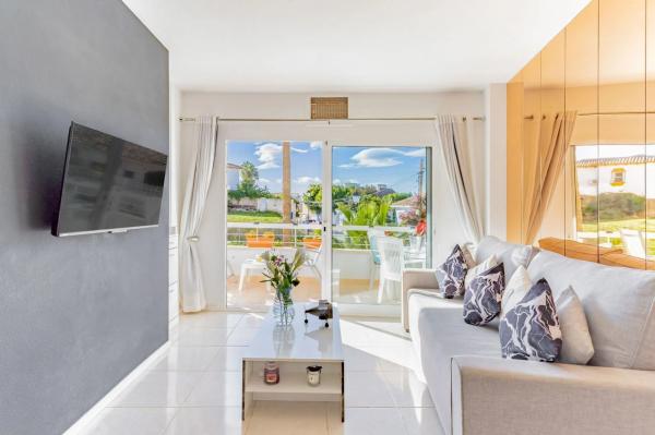 Piso en venta en Calle el Lirio, 16, Fuengirola
thumbnail 2