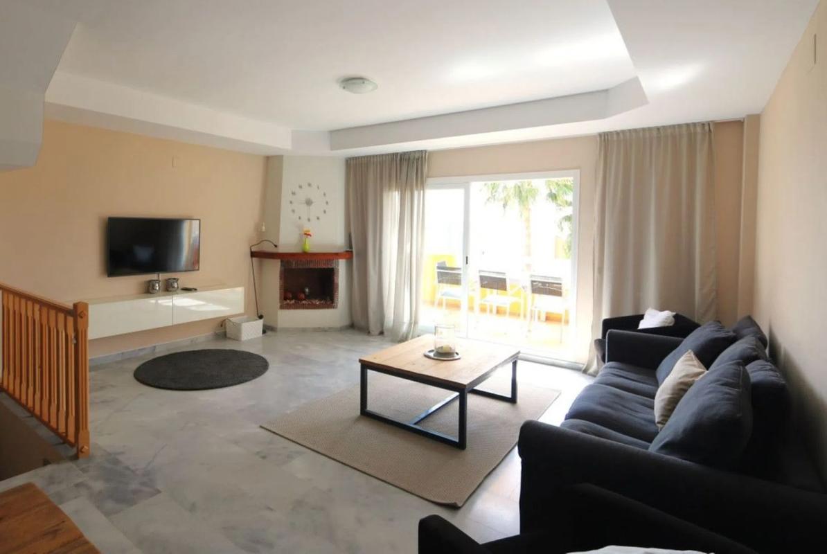 Venta de chalet adosado en Calle los Helechos, 12 , Fuengirola photo 2