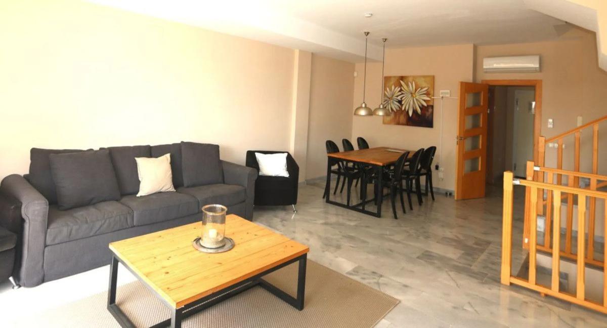 Venta de chalet adosado en Calle los Helechos, 12 , Fuengirola photo 3