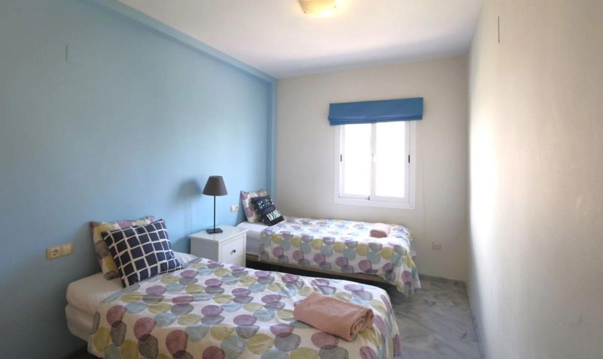 Venta de chalet adosado en Calle los Helechos, 12 , Fuengirola photo 4