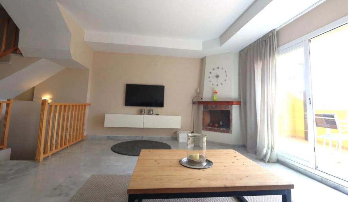 Venta de chalet adosado en Calle los Helechos, 12 , Fuengirola photo 5