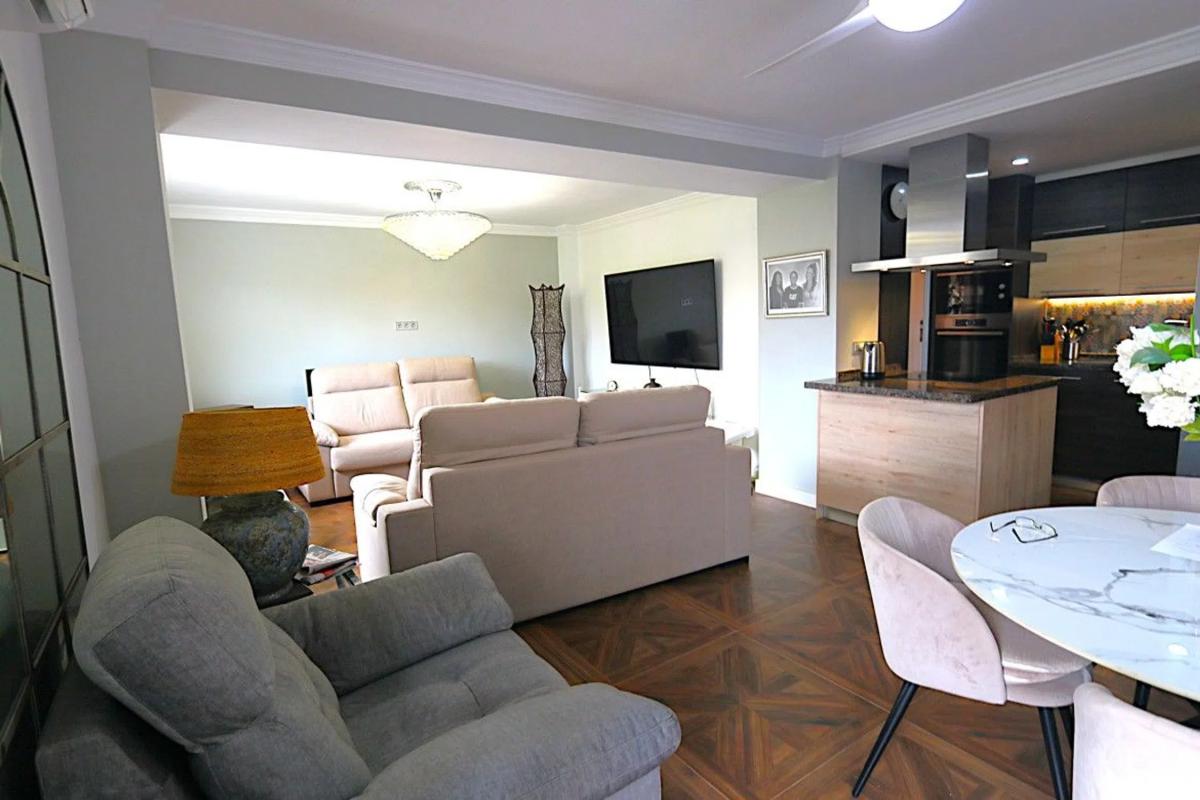 Venta de piso en Avenida Nuestro Padre Jesús Cautivo, Fuengirola
photo 1