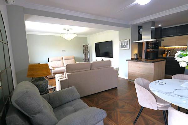 Piso en venta en Avenida Nuestro Padre Jesús Cautivo, Fuengirola
photo 1