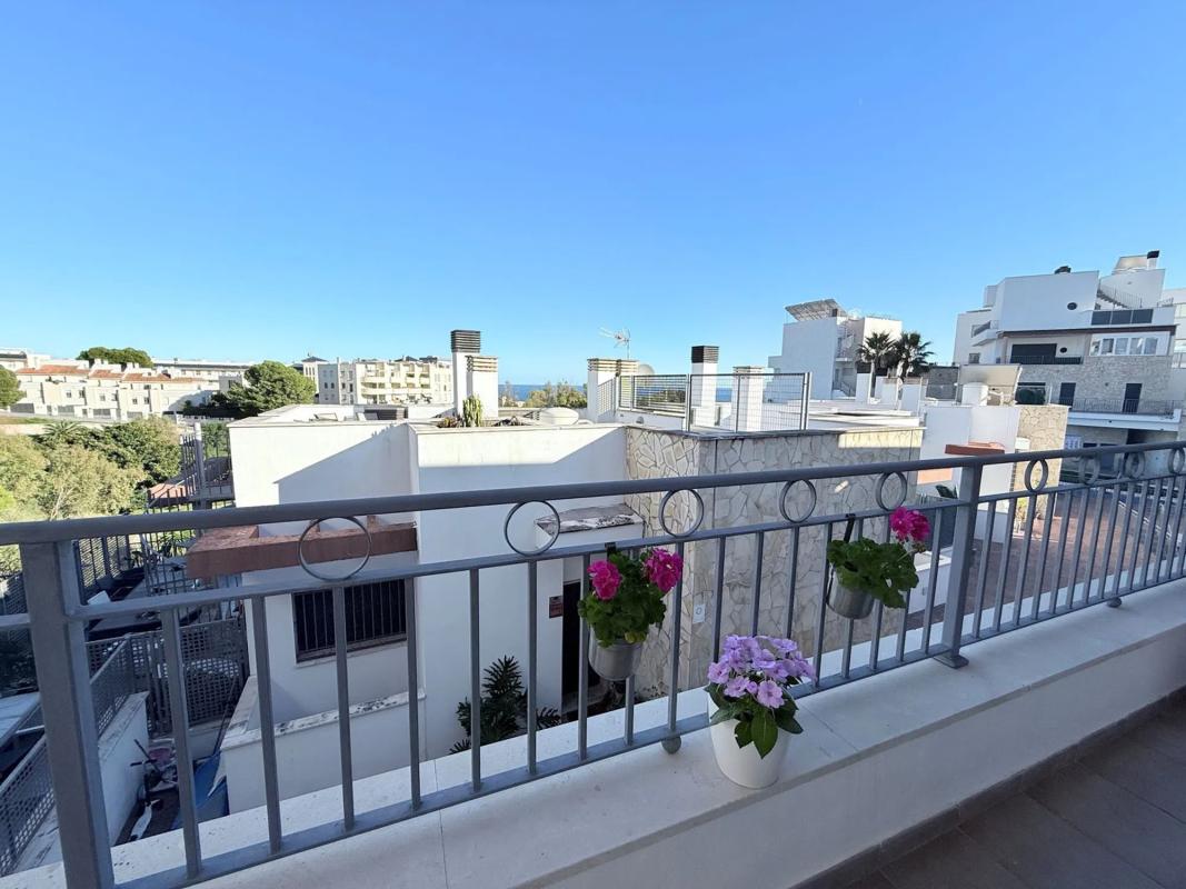 Venta de chalet adosado en Calle Amapolas , Fuengirola photo 3