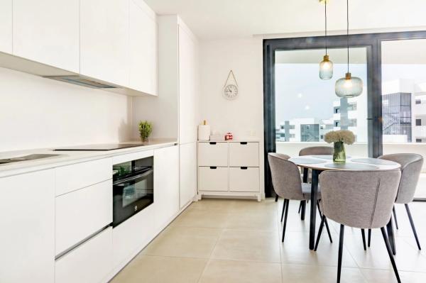 Piso en venta en Avenida del Higuerón, 84, Fuengirola
thumbnail 2