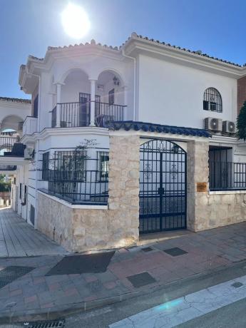 Chalet independiente en venta en Zona Sohail, Fuengirola
photo 1