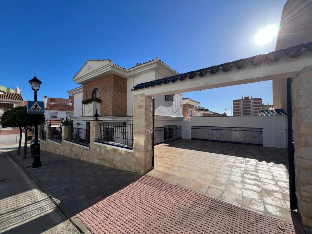 Venta de chalet independiente en Zona Sohail, Fuengirola
photo 2