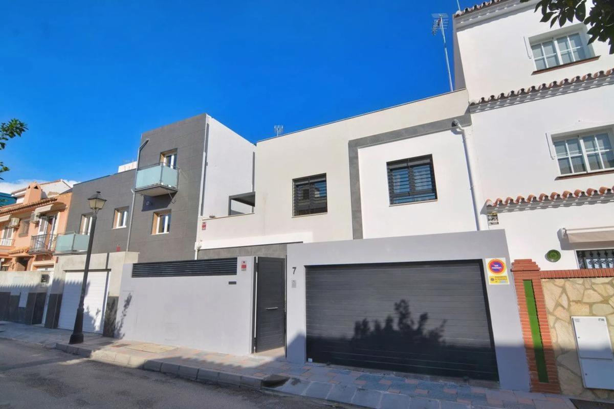 Venta de chalet adosado en Calle Ricardo León , Fuengirola photo 3