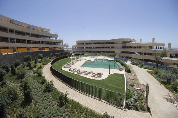 Piso en venta en Avenida 8 de Marzo, Fuengirola
photo 1