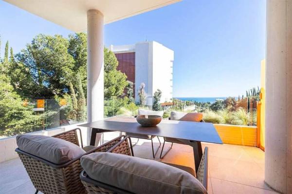 Piso en venta en Avenida 8 de Marzo, Fuengirola
photo 1