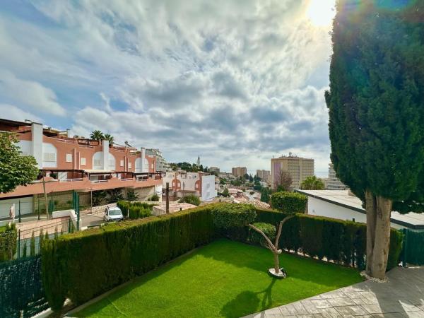 Chalet wolnostojący na sprzedaż w Calle los Helechos, Fuengirola thumbnail 1