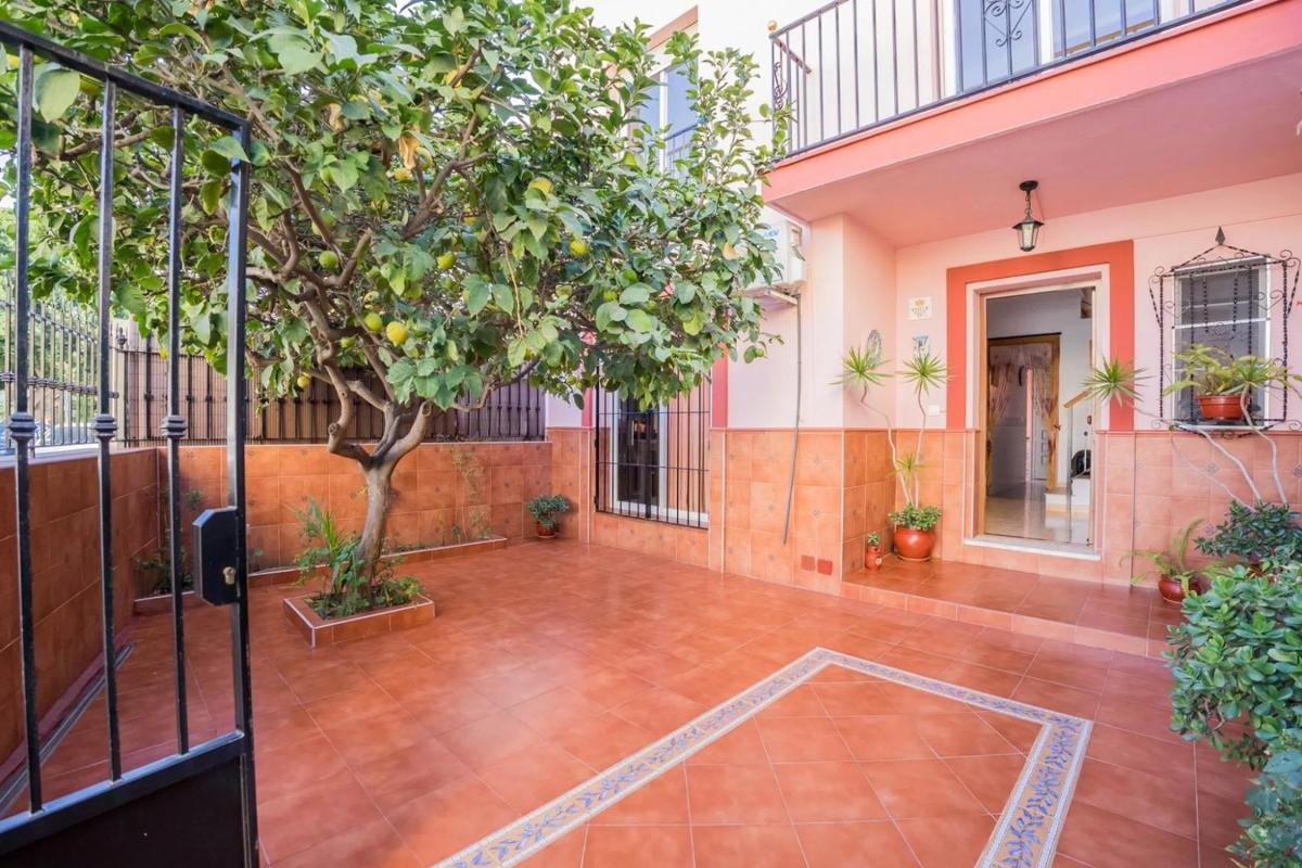 Venta de chalet adosado en Los Boliches , Fuengirola photo 1