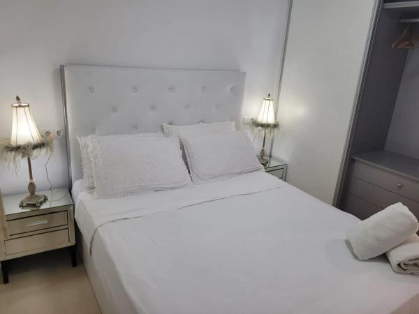 Продажа квартиры на Calle Martínez Catena, Фуэнхирола
photo 1