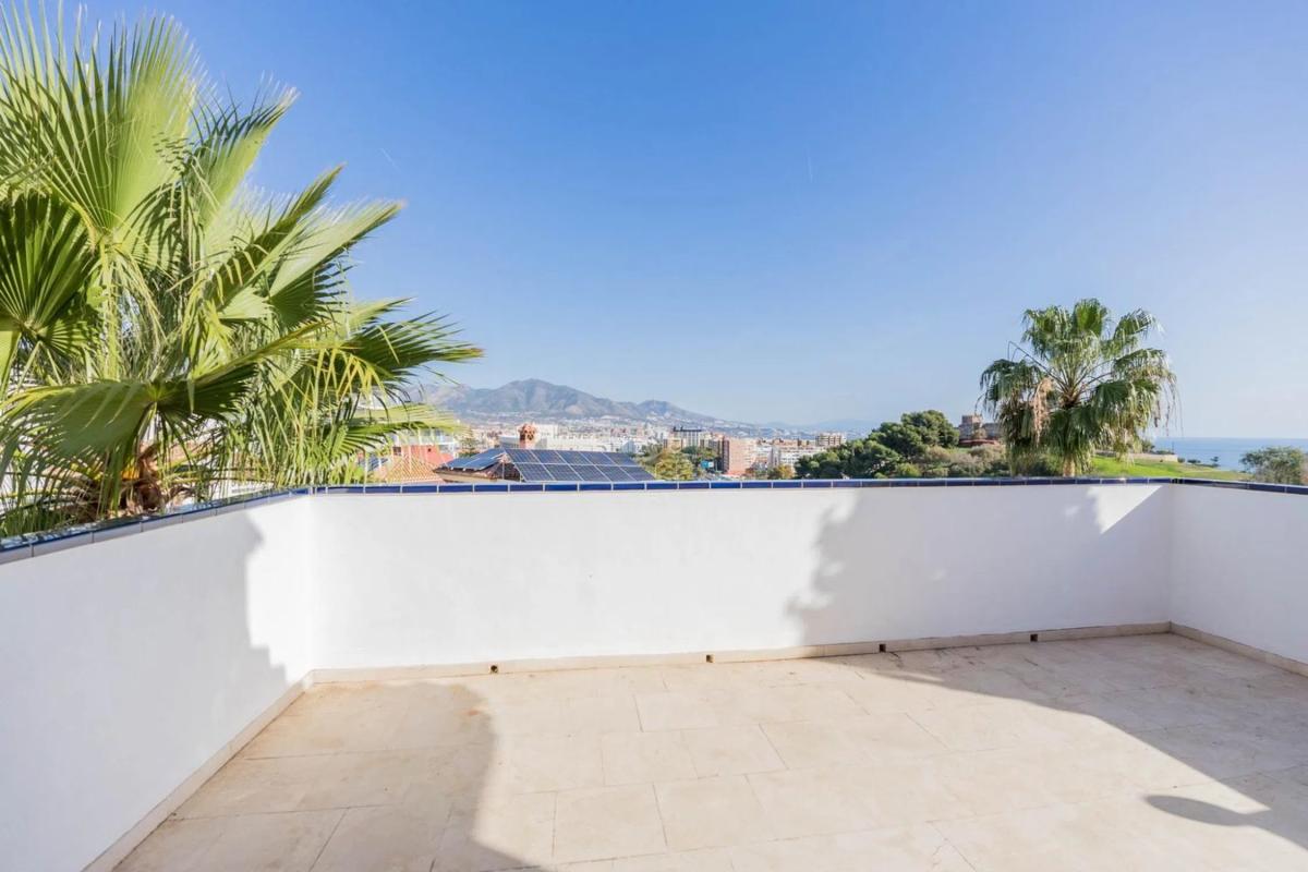Sprzedaż niezależnego domku jednorodzinnego w Zona Sohail, Fuengirola photo 3