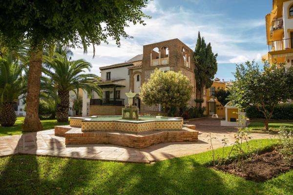 Venta de piso en Calle Maestra Ángeles Aspiazu, Fuengirola
 photo 2