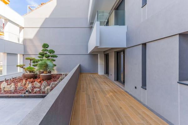 Продажа квартиры на Avenida Condes de San Isidro, Фуэнхирола
 photo 1