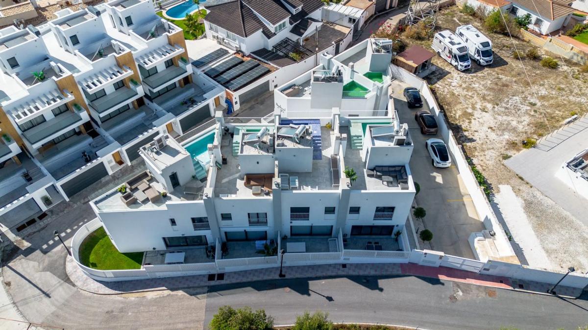 Venta de chalet adosado en Calle de la Pimienta , Fuengirola photo 3