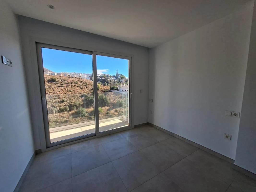 Venta de chalet adosado en Calle Brezos , Fuengirola photo 2