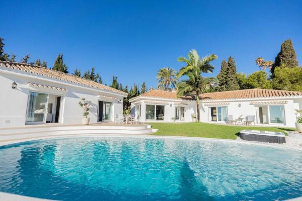 Chalet independiente en venta en Playa de los Boliches, Fuengirola
photo 1