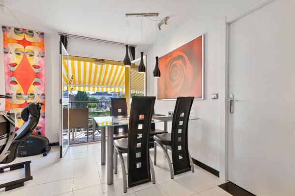 Piso en venta en Calle Maestra Ángeles Aspiazu, 21, Fuengirola
 photo 1