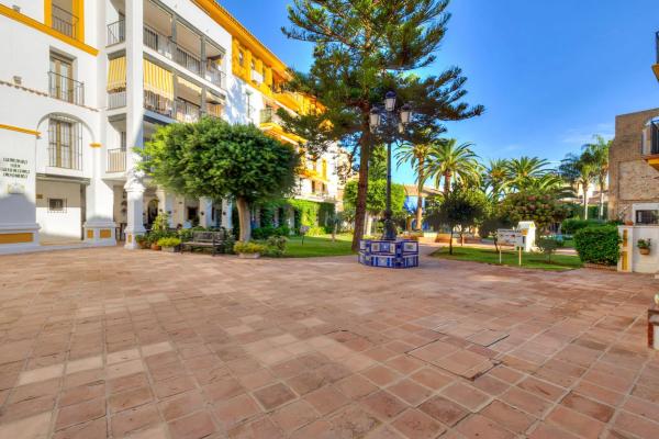 Piso en venta en Calle Maestra Ángeles Aspiazu, 21, Fuengirola
 photo 3