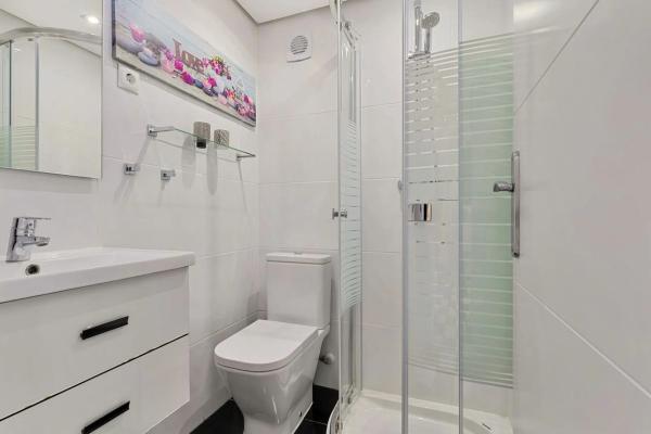 Piso en venta en Calle Maestra Ángeles Aspiazu s/n, Fuengirola
 photo 4
