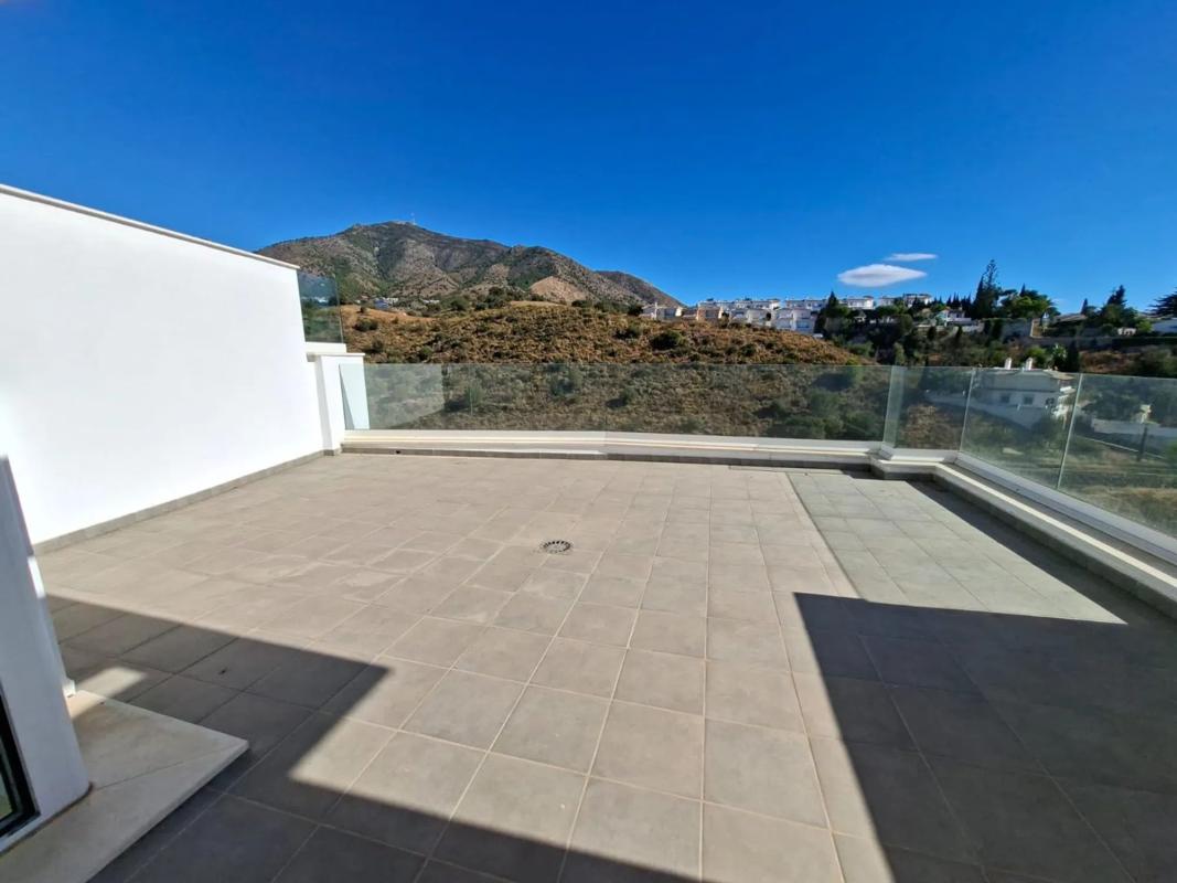 Venta de chalet adosado en Calle Brezos , Fuengirola photo 1