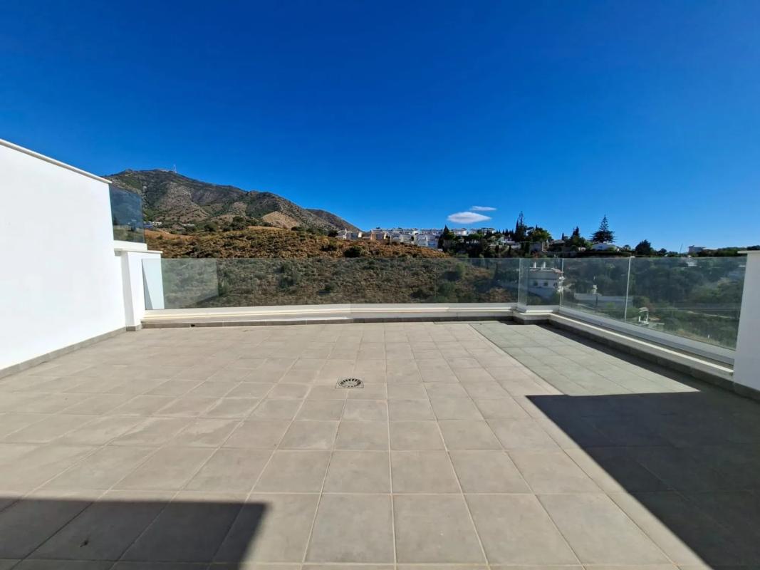 Venta de chalet adosado en Calle Brezos s/n , Fuengirola photo 2