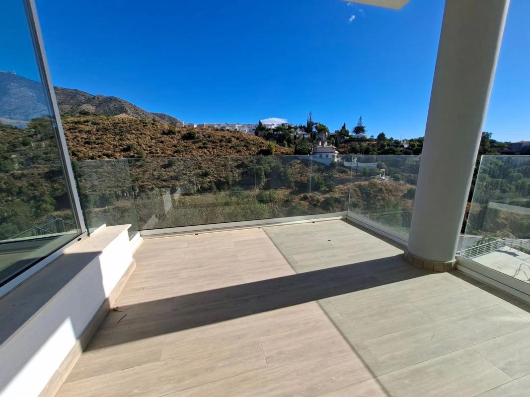 Venta de chalet adosado en Calle Brezos, 3 , Fuengirola photo 1