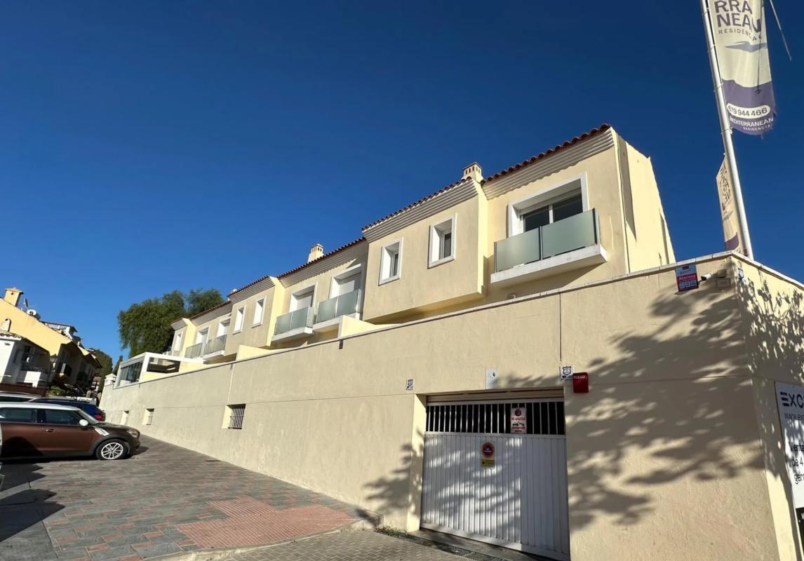 Sprzedaż szeregowego domku w Calle Manolete, 23 B , Fuengirola photo 2