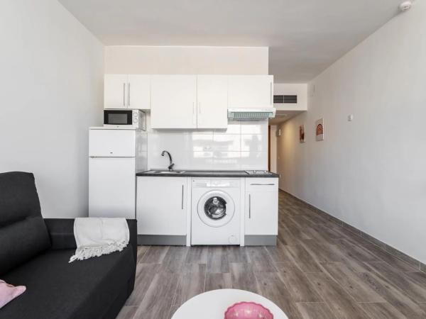 Квартира на продажу на  Calle Martínez Catena, Фуэнхирола photo 2
