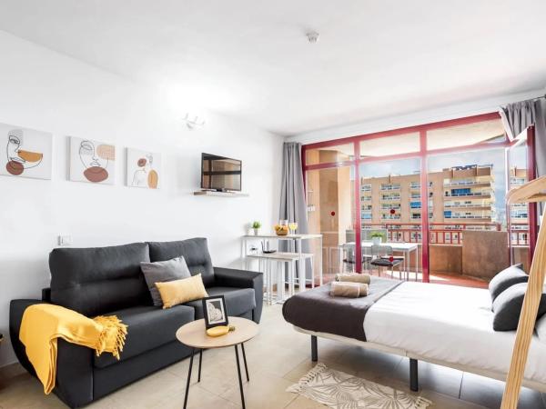 Квартира на продажу на  Calle Martínez Catena, Фуэнхирола photo 2
