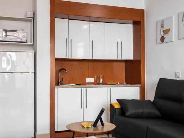 Квартира на продажу на  Calle Martínez Catena, Фуэнхирола photo 3
