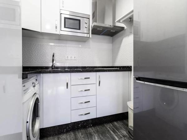 Квартира на продажу на  Calle Martínez Catena, Фуэнхирола photo 3